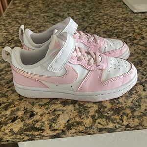 Cute pink and white Nike shoes for kids in great condition gently worn